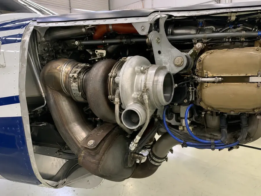 Turboalimentador aeronáutico, que comprime o ar de admissão do motor
