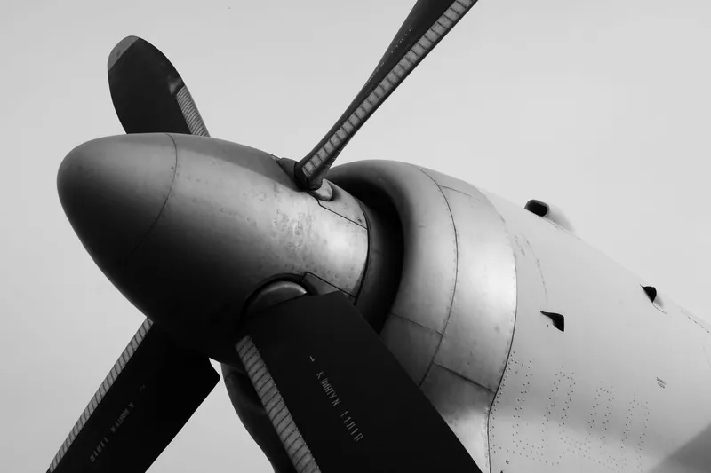 Hélice quadripá com spinner de um motor turboélice